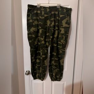 Ladies Camo cargo pants